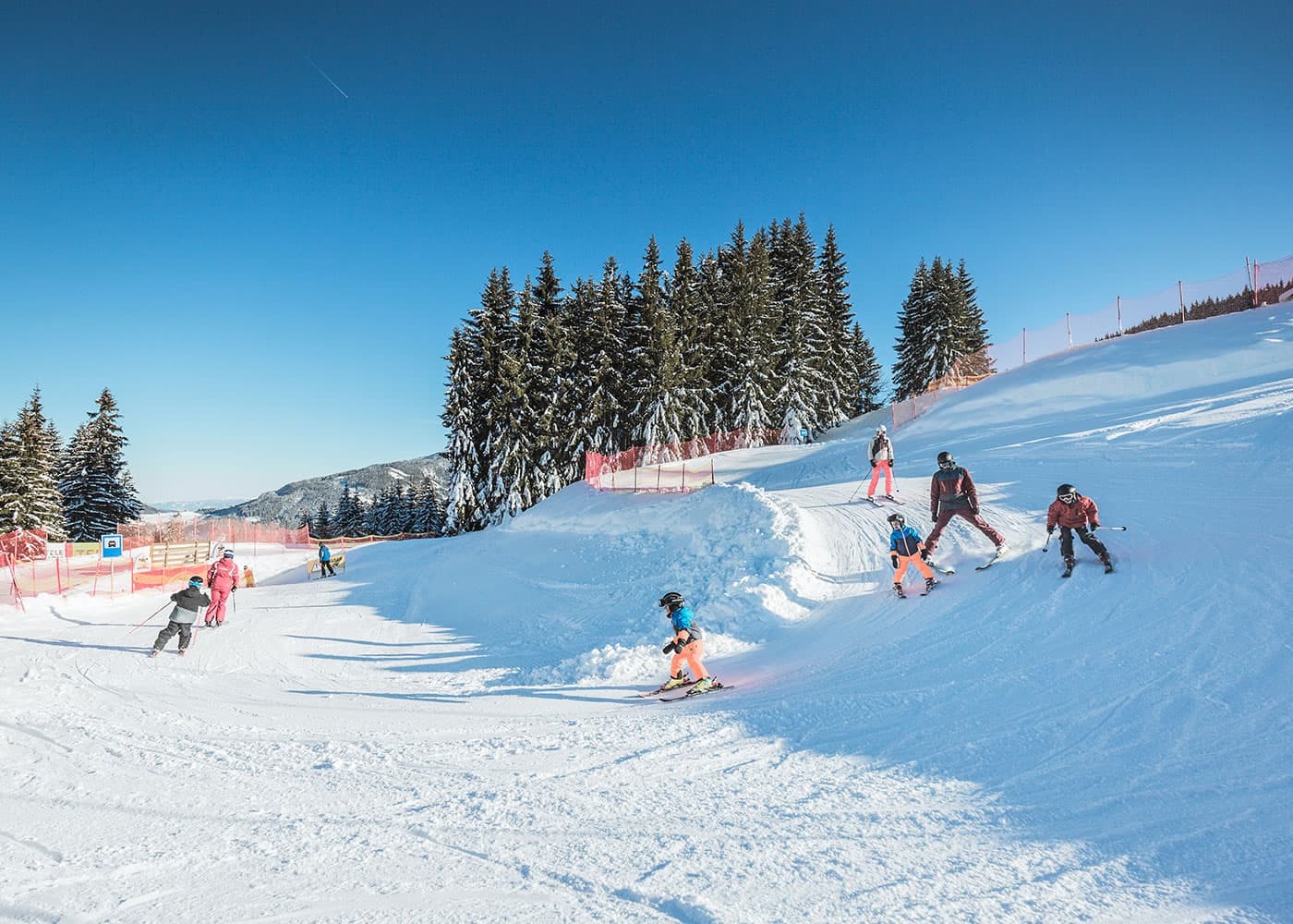 Skifahrer auf der Talabfahrt der  Skischaukel Radstadt-Altenmarkt in Ski amadé © TVB Radstadt, Markus Rohrbacher