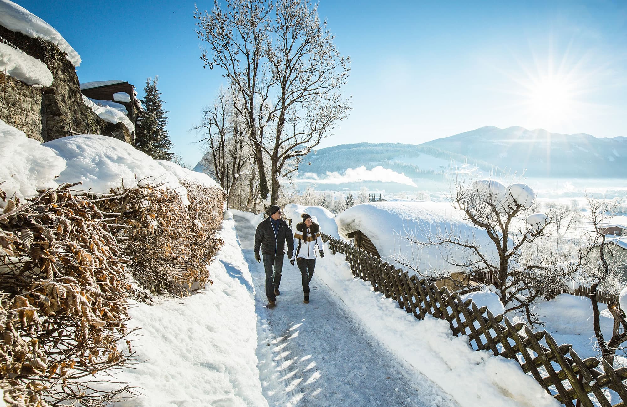 Winterwandern entlang der Stadtmauer in Radstadt