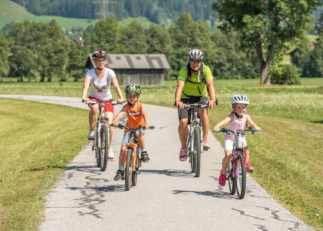 Familienradtour am Ennsradweg entlang © TVB Radstadt, Lorenz Masser